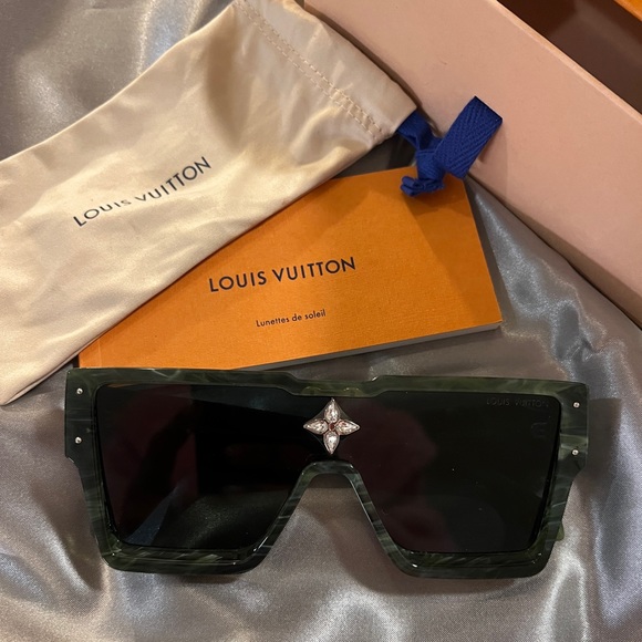 Louis Vuitton 1.1 Evidence Metal Pilot Sunglasses, Green, W